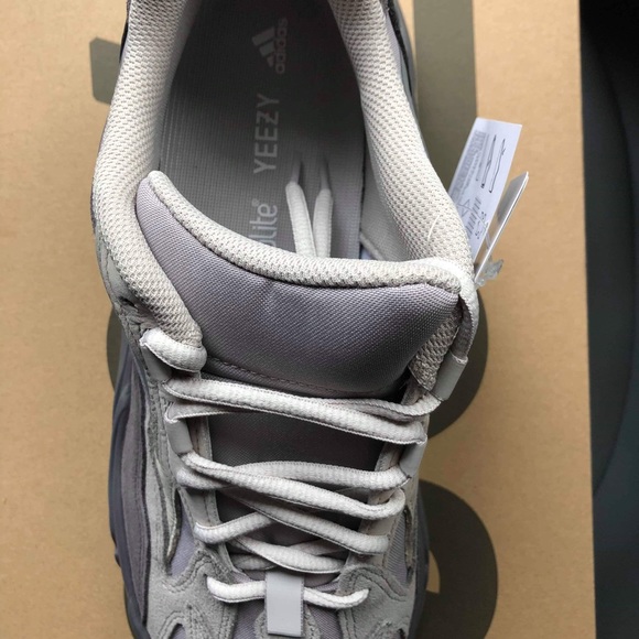 Adidas Yeezy Boost 700 V2 Tephra-size 12 (mens) - Picture 2 of 4